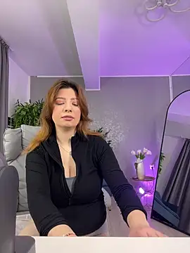 AmberRosewood online show from March 4, 4:40 am