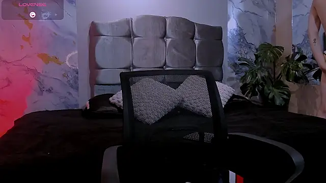 James Adams 01 online show from March 13, 3:40 pm