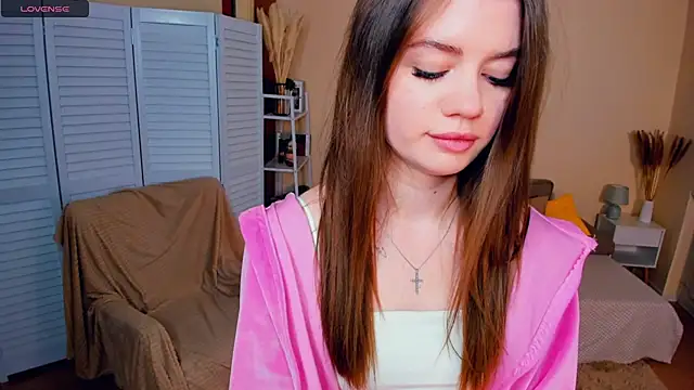 AngelesBenitz online show from March 29, 7:19 am