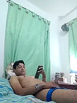 Snapshot of noah77_ chatting on February 15, 1:35 am noah77 online show from February 15, 1:35 am