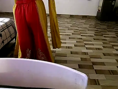 Snapshot of raveena_hot chatting on May 9, 8:25 pm raveena hot online show from May 9, 8:25 pm