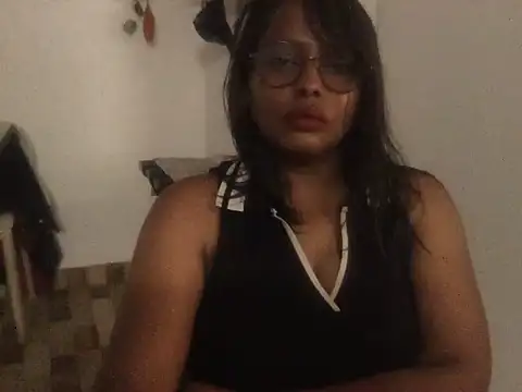 Snapshot of raveena_hot chatting on June 26, 5:12 am raveena hot online show from June 26, 5:12 am
