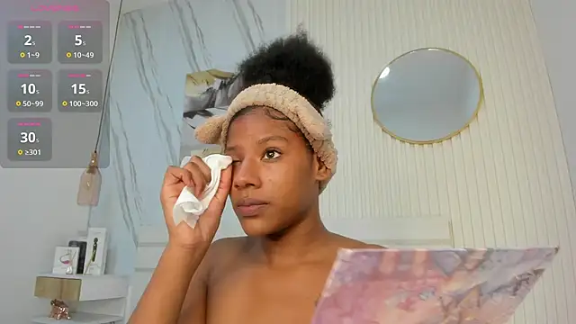 Snapshot of Afro_Luna chatting on February 6, 12:52 pm Afro Luna online show from February 6, 12:52 pm