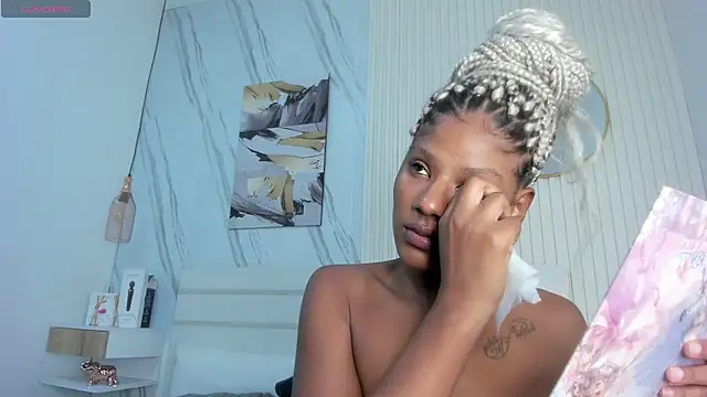 Snapshot of Afro_Luna chatting on February 21, 10:38 am Afro Luna online show from February 21, 10:38 am