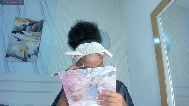 Snapshot of Afro_Luna chatting on March 14, 10:42 am Afro Luna online show from March 14, 10:42 am