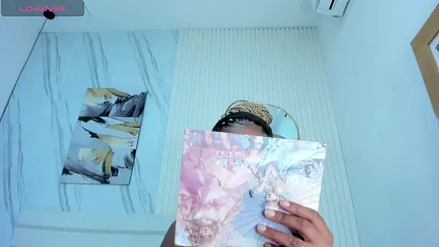 Snapshot of Afro_Luna chatting on May 2, 11:15 am Afro Luna online show from May 2, 11:15 am
