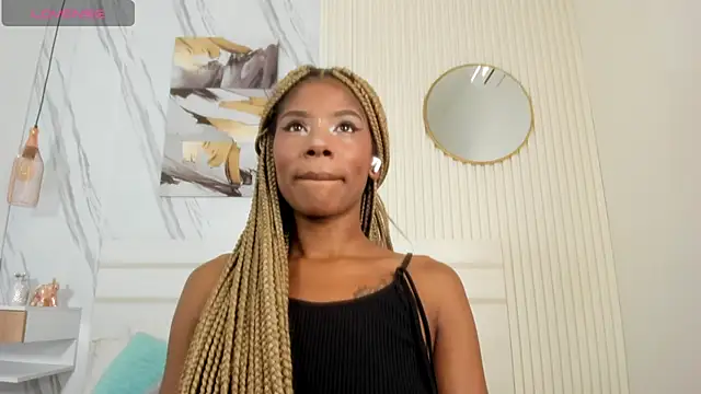 Snapshot of Afro_Luna chatting on May 17, 10:44 am Afro Luna online show from May 17, 10:44 am