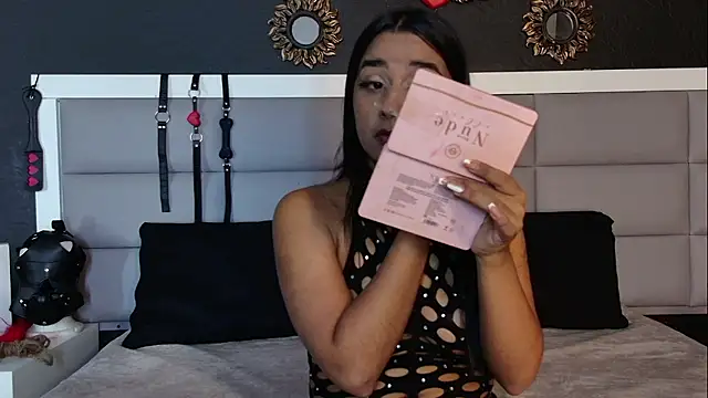 LeahSole online show from January 9, 4:37 am