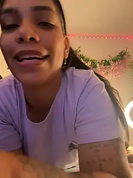 ArielleMillerr- online show from April 17, 5:27 pm