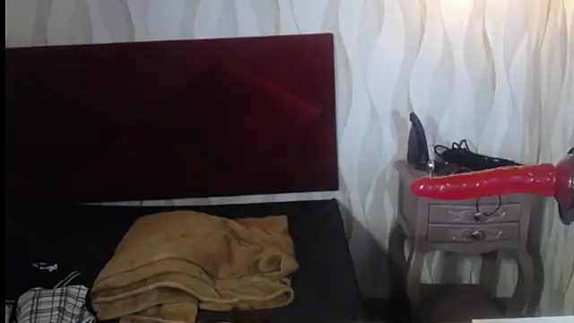 danna garza online show from December 17, 4:40 am