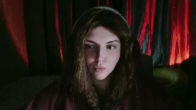 Snapshot of DaraSecret chatting on November 23, 4:18 pm DaraSecret online show from November 23, 4:18 pm