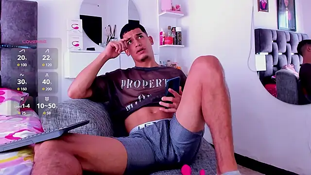 Snapshot of blorelopez chatting on July 23, 7:45 pm blorelopez online show from July 23, 7:45 pm