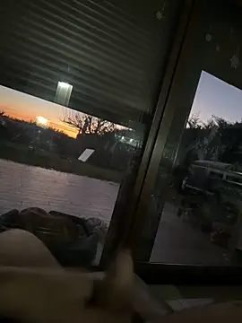 Locotre22 online show from December 18, 5:13 am