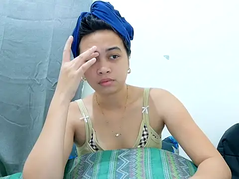 Snapshot of Ursexyasianskinny chatting on April 20, 5:32 am Ursexyasianskinny online show from April 20, 5:32 am