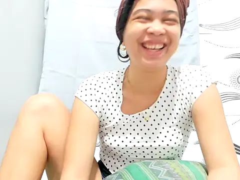 Snapshot of Ursexyasianskinny chatting on May 31, 5:15 am Ursexyasianskinny online show from May 31, 5:15 am