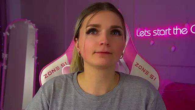 AnnyRaii online show from December 20, 6:26 pm