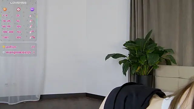 Snapshot of NicoletteBean chatting on February 19, 6:53 am NicoletteBean online show from February 19, 6:53 am