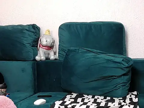 EmilyJenner online show from April 17, 6:55 pm