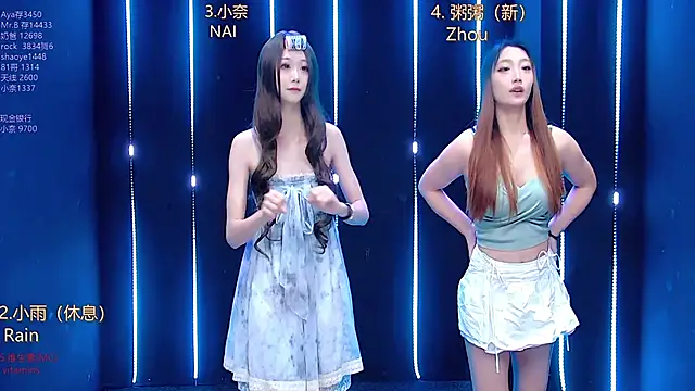 Snapshot of dream-001 chatting on November 19, 12:43 am dream-001 online show from November 19, 12:43 am