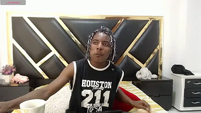 NoahJhonson69 online show from May 31, 11:39 am