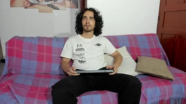 Snapshot of Jave_rave chatting on February 14, 8:38 pm Jave rave online show from February 14, 8:38 pm