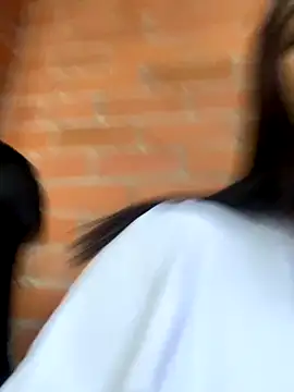 Snapshot of Sara_storm_outdoors chatting on November 18, 7:40 pm Sara storm outdoors online show from November 18, 7:40 pm