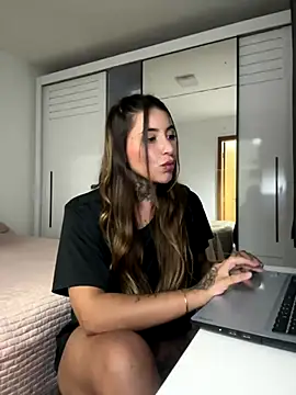 thauanydemontie online show from November 21, 11:58 pm