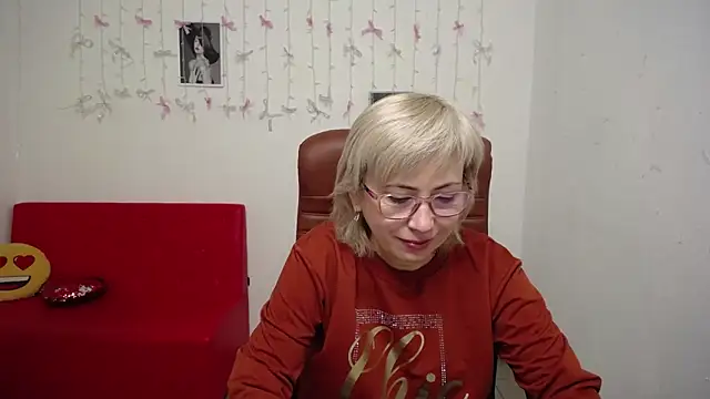 LaurenWishy online show from January 13, 6:08 am