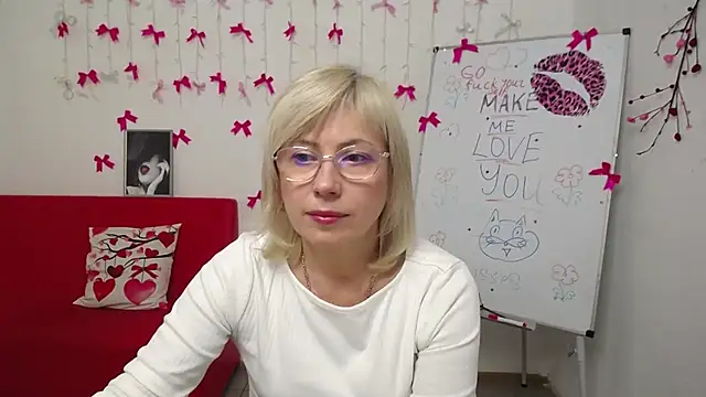 LaurenWishy online show from March 3, 6:25 pm