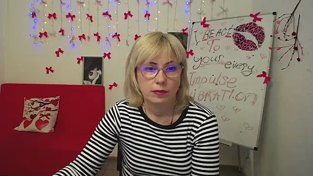 LaurenWishy online show from March 10, 6:29 am