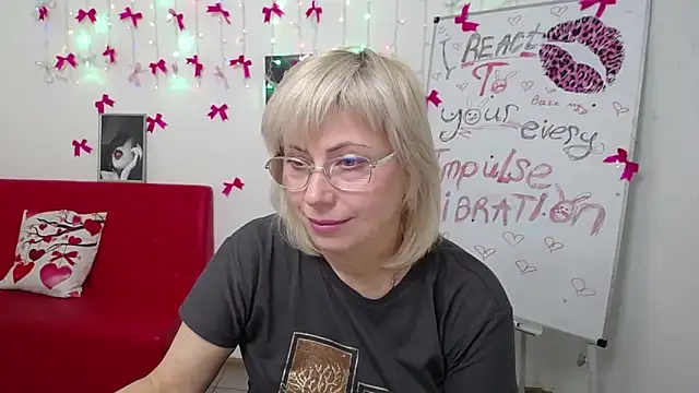 LaurenWishy online show from March 23, 6:28 am