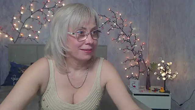 Snapshot of LaurenWishy chatting on May 1, 11:59 am LaurenWishy online show from May 1, 11:59 am