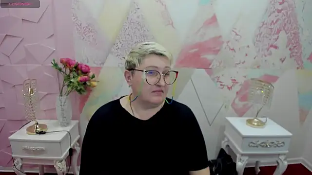 Snapshot of Helga_anasis1 chatting on November 19, 6:57 am Helga anasis1 online show from November 19, 6:57 am