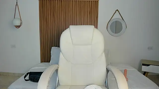 Alaska deluxe online show from April 11, 7:51 pm