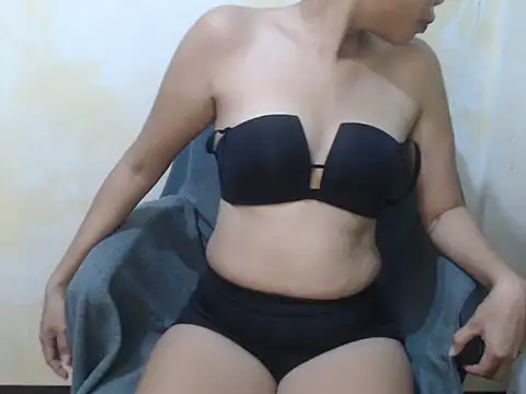 HotAsian Yazzi69 online show from December 3, 3:43 pm