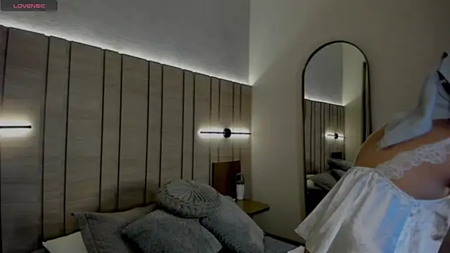 Zoe Mendez online show from November 27, 3:30 am