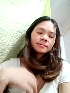 quynhquynh  online show from November 27, 4:09 pm