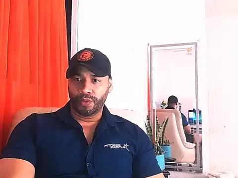 Snapshot of musclehetero chatting on April 21, 8:01 pm musclehetero online show from April 21, 8:01 pm