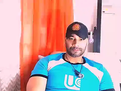 Snapshot of musclehetero chatting on May 11, 5:10 pm musclehetero online show from May 11, 5:10 pm