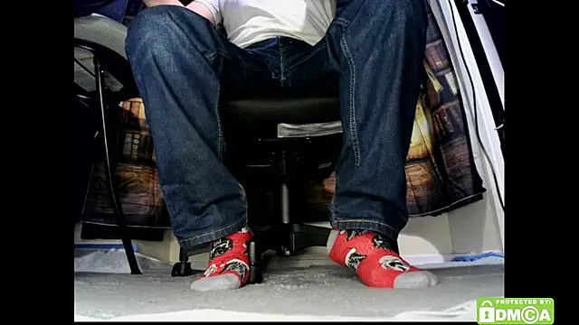 Snapshot of justshutupandwatch chatting on February 1, 8:57 am justshutupandwatch online show from February 1, 8:57 am