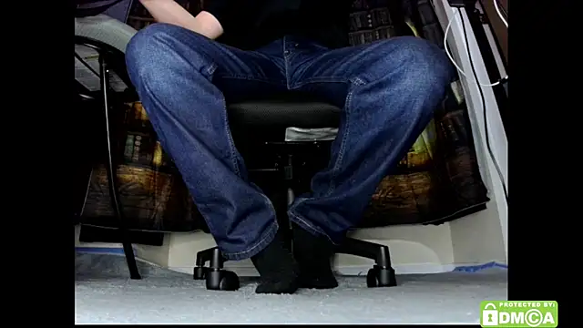 Snapshot of justshutupandwatch chatting on February 3, 8:36 pm justshutupandwatch online show from February 3, 8:36 pm