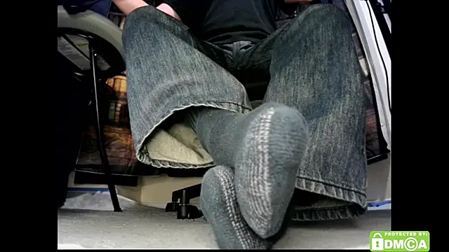 Snapshot of justshutupandwatch chatting on February 9, 6:56 pm justshutupandwatch online show from February 9, 6:56 pm