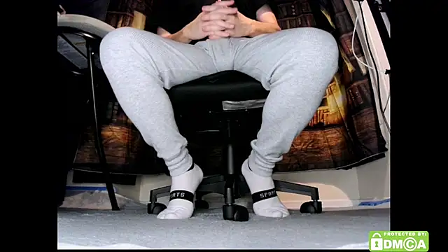 Snapshot of justshutupandwatch chatting on February 11, 7:13 am justshutupandwatch online show from February 11, 7:13 am