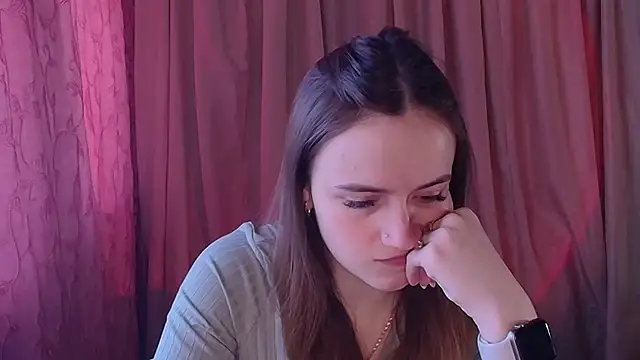 Snapshot of Illa_May chatting on February 4, 8:20 am Illa May online show from February 4, 8:20 am