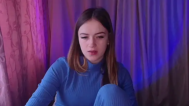 Snapshot of Illa_May chatting on February 6, 6:29 am Illa May online show from February 6, 6:29 am