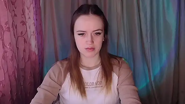 Snapshot of Illa_May chatting on February 12, 6:52 am Illa May online show from February 12, 6:52 am