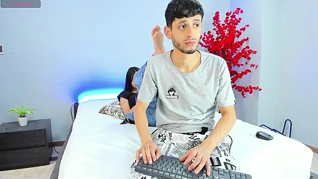 dracke and zara online show from February 18, 12:12 pm