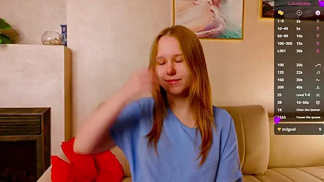 Snapshot of VoidElaris chatting on April 21, 8:12 pm VoidElaris online show from April 21, 8:12 pm
