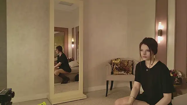 LilyLevine online show from December 5, 6:33 am