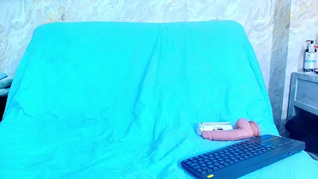Snapshot of sofiaa_little chatting on November 20, 8:41 pm sofiaa little online show from November 20, 8:41 pm